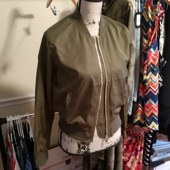 🎈 Forever 21 Satin Bomber Lightweight Jacket, NWT - Picture 4 of 8